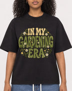 Mockup Boxy Heavyweight Tee Black female close-up 05