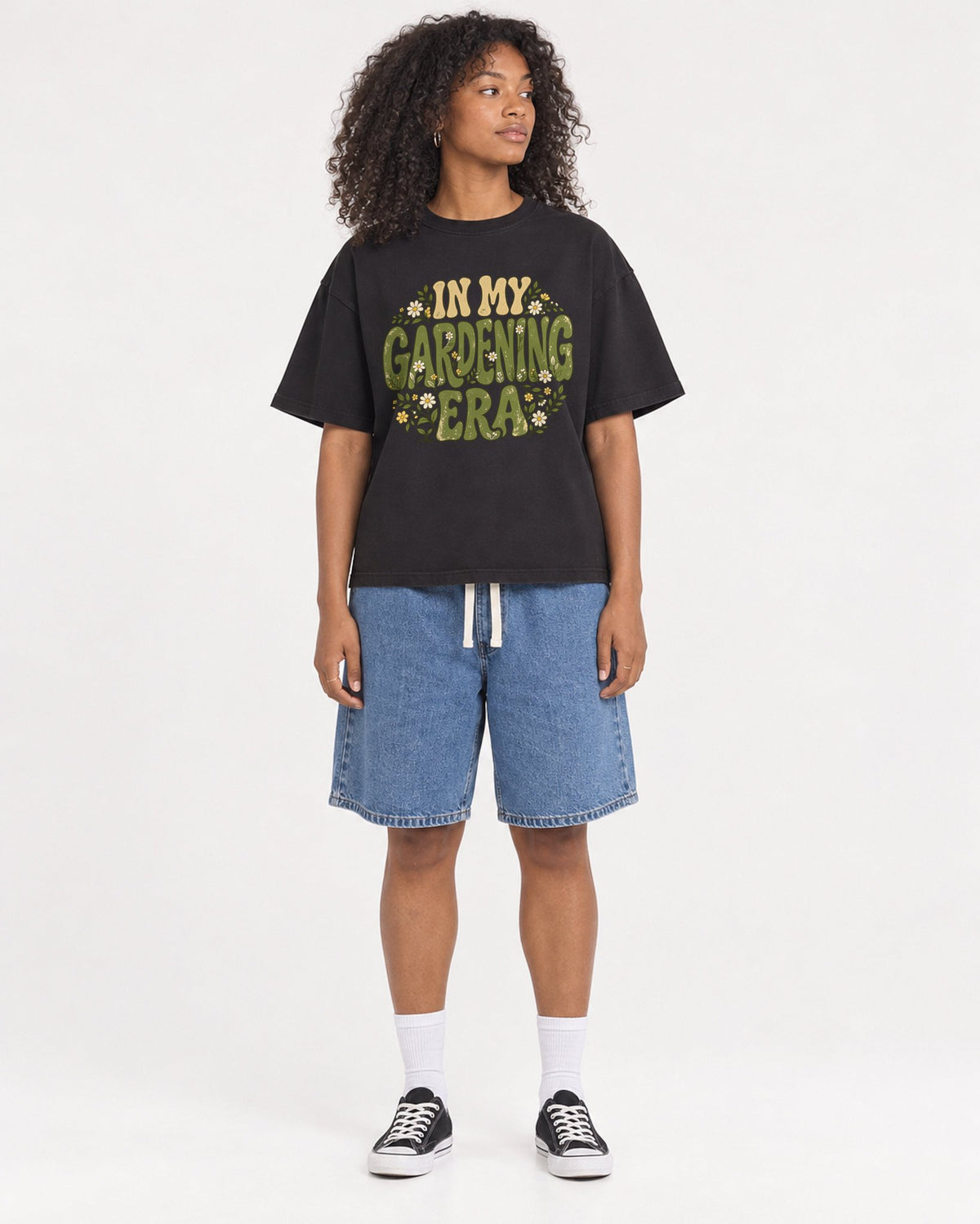 Mockup Boxy Heavyweight Tee Black female full-body 05