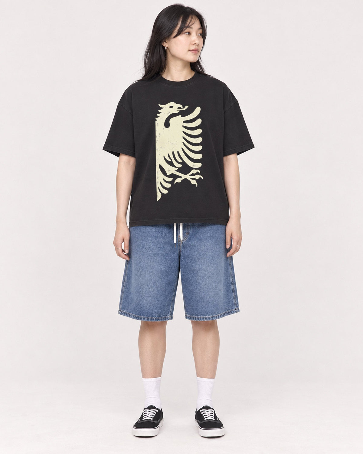Mockup Boxy Heavyweight Tee Black female full-body 13