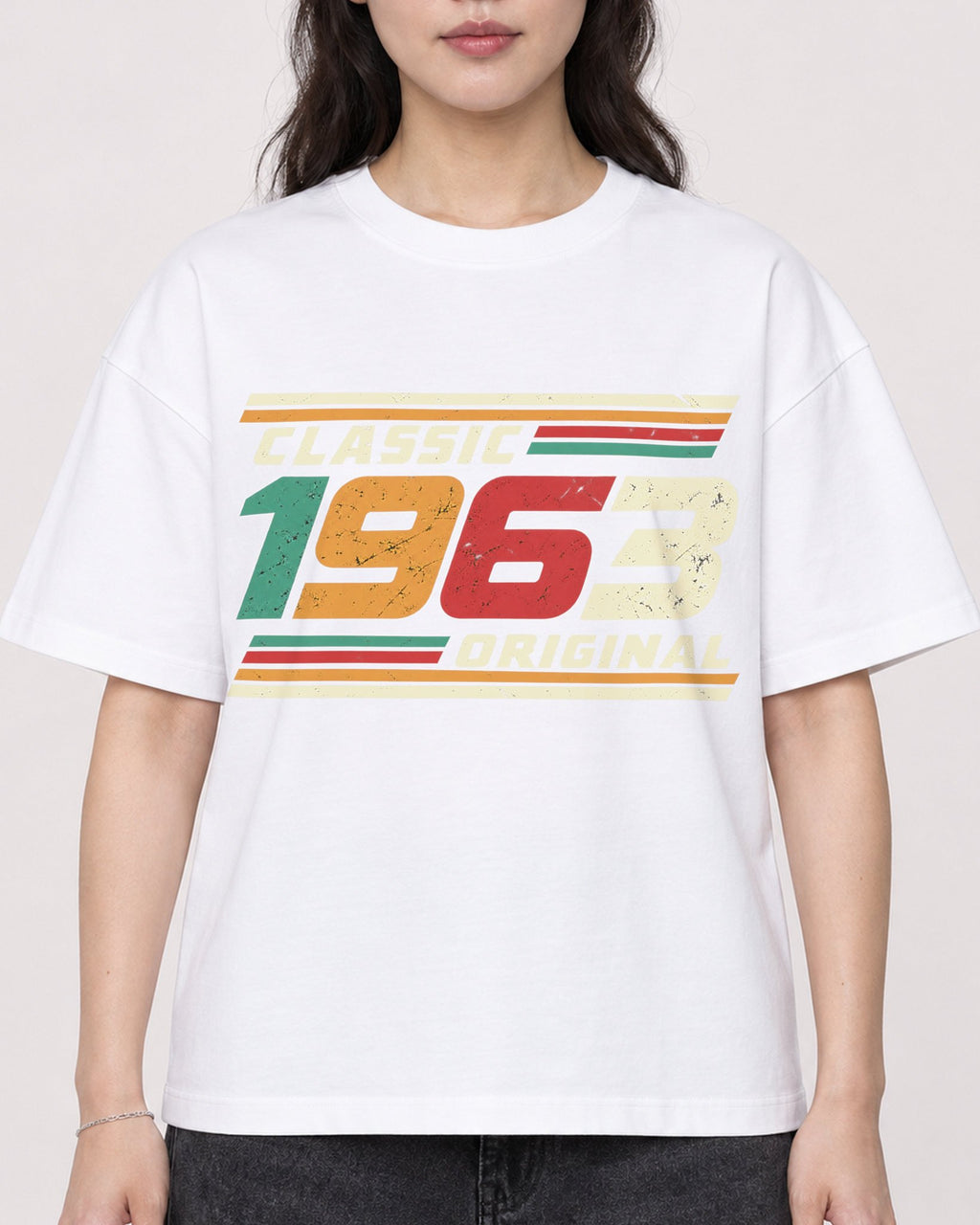 Mockup Boxy Heavyweight Tee White female close-up 03