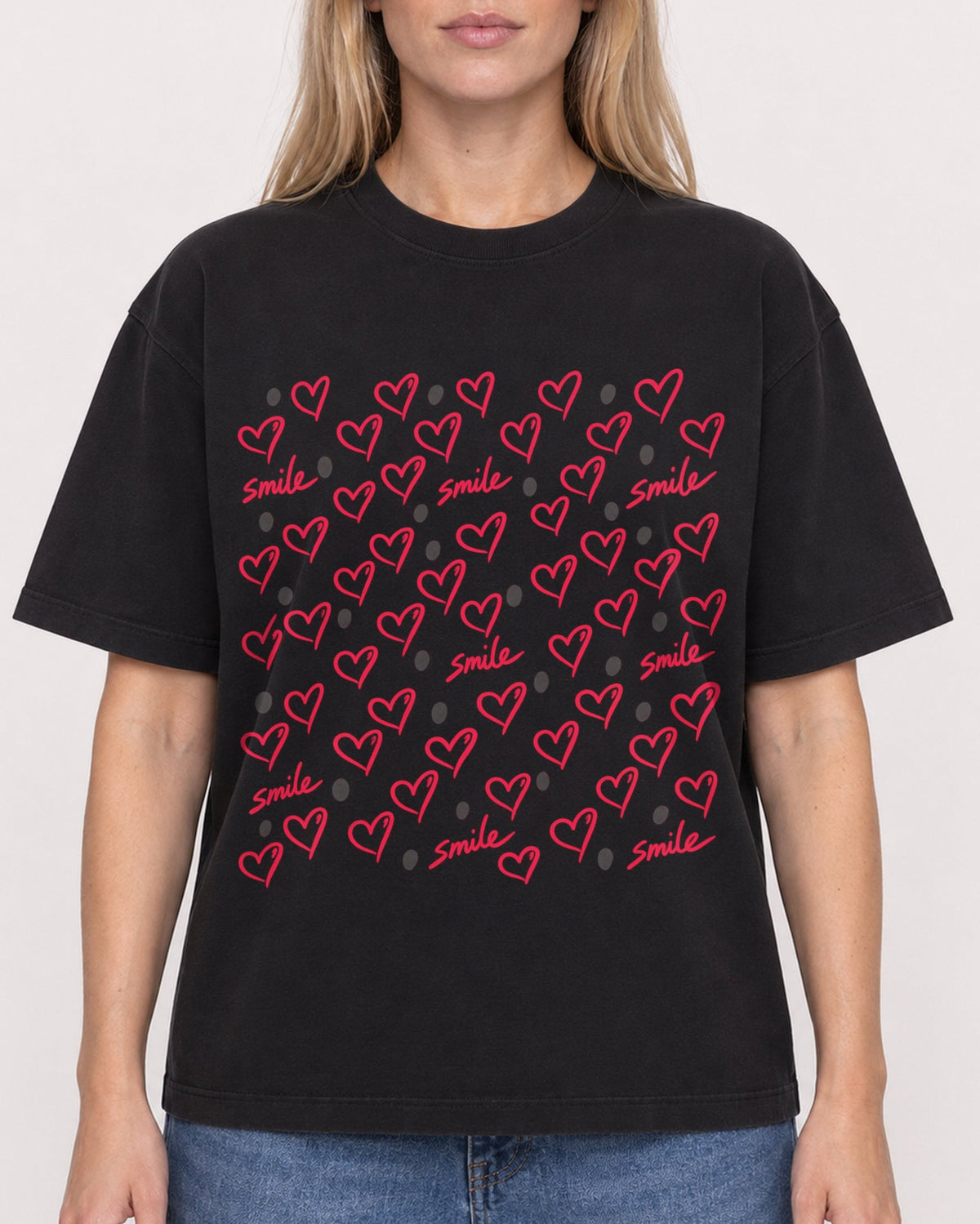 Mockup Boxy Heavyweight Tee Black female close-up 08