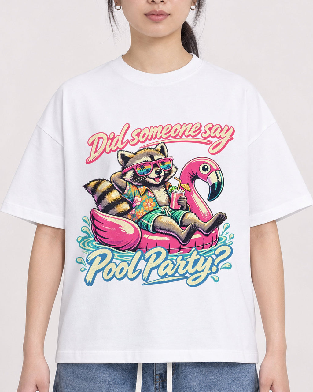 Mockup Boxy Heavyweight Tee White female close-up 21