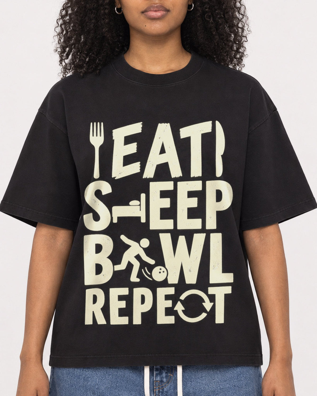 Mockup Boxy Heavyweight Tee Black female close-up 05