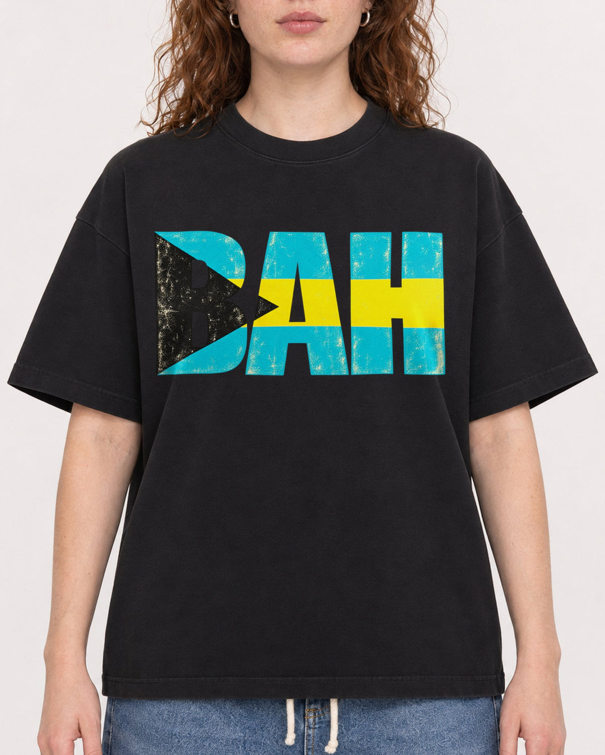 Mockup Boxy Heavyweight Tee Black female close-up 09