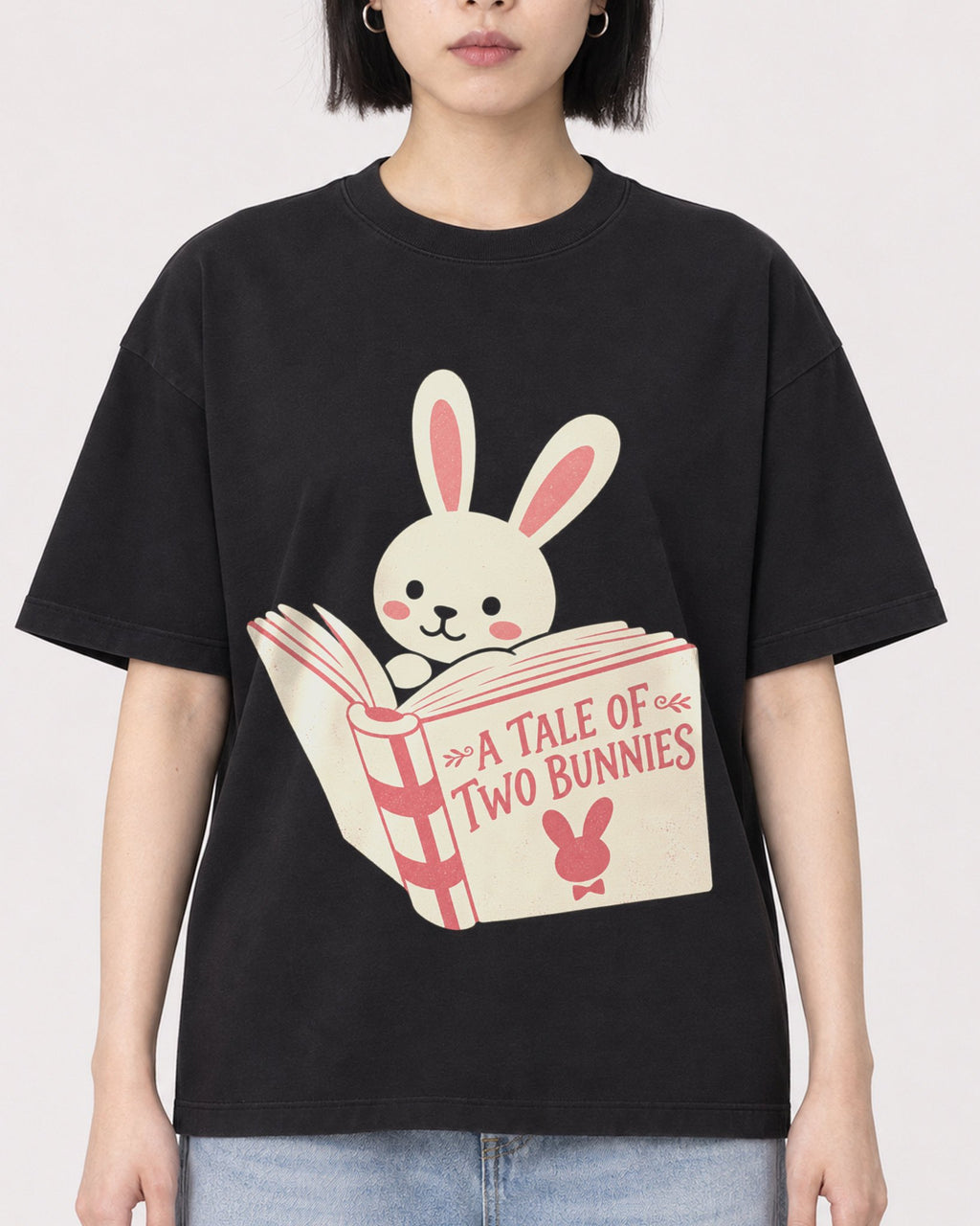 Mockup Boxy Heavyweight Tee Black female close-up 11