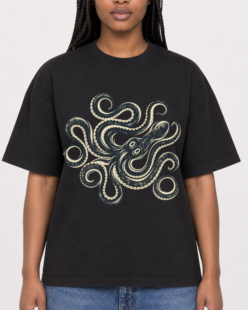 Mockup Boxy Heavyweight Tee Black female close-up 04