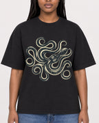 Mockup Boxy Heavyweight Tee Black female close-up 04