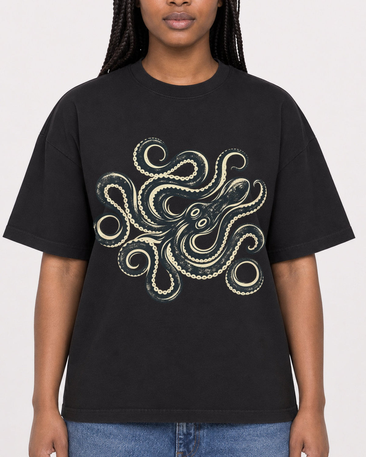 Mockup Boxy Heavyweight Tee Black female close-up 04