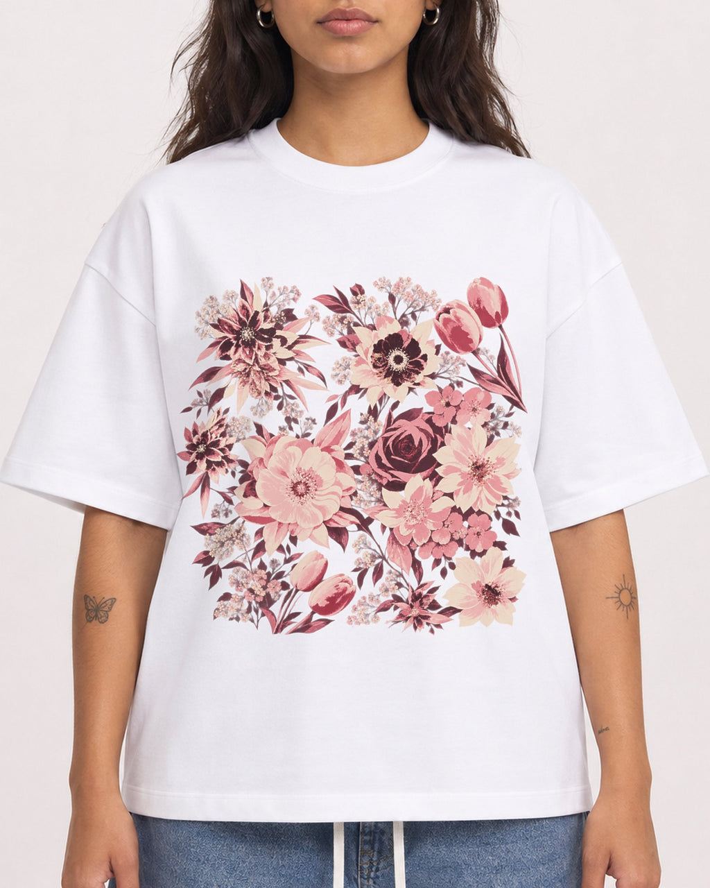 Mockup Boxy Heavyweight Tee White female close-up 06