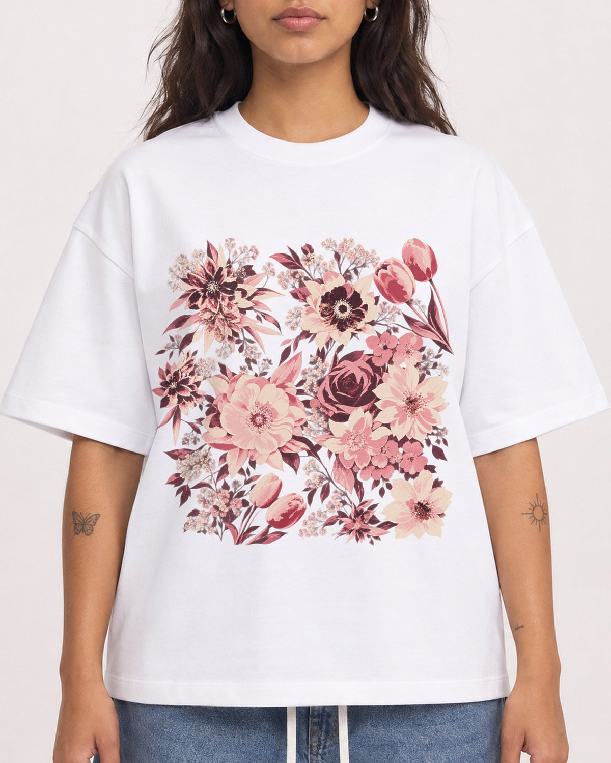 Mockup Boxy Heavyweight Tee White female close-up 06