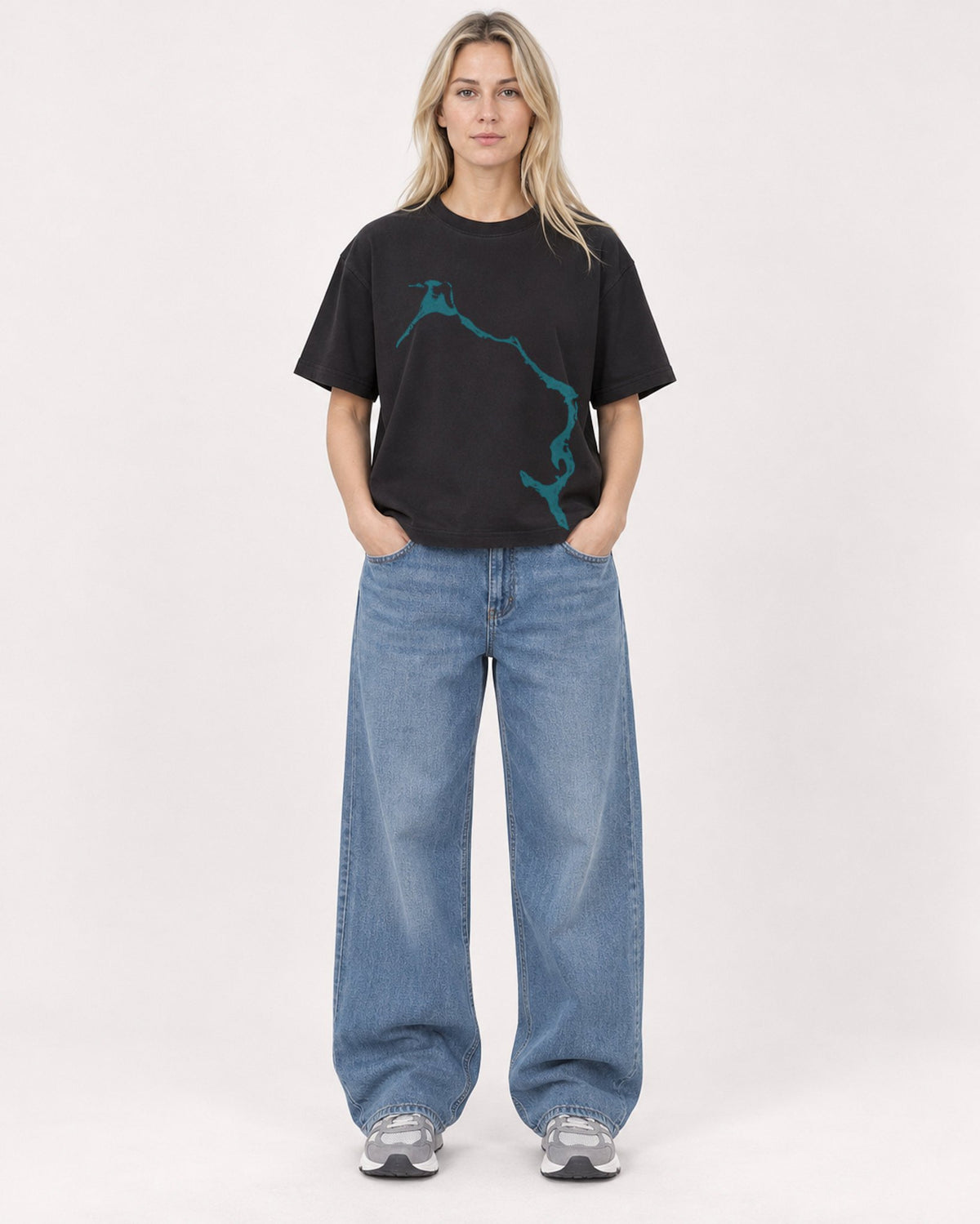 Mockup Boxy Heavyweight Tee Black female full-body 08