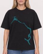 Mockup Boxy Heavyweight Tee Black female close-up 08