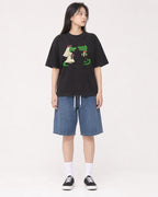 Mockup Boxy Heavyweight Tee Black female full-body 01