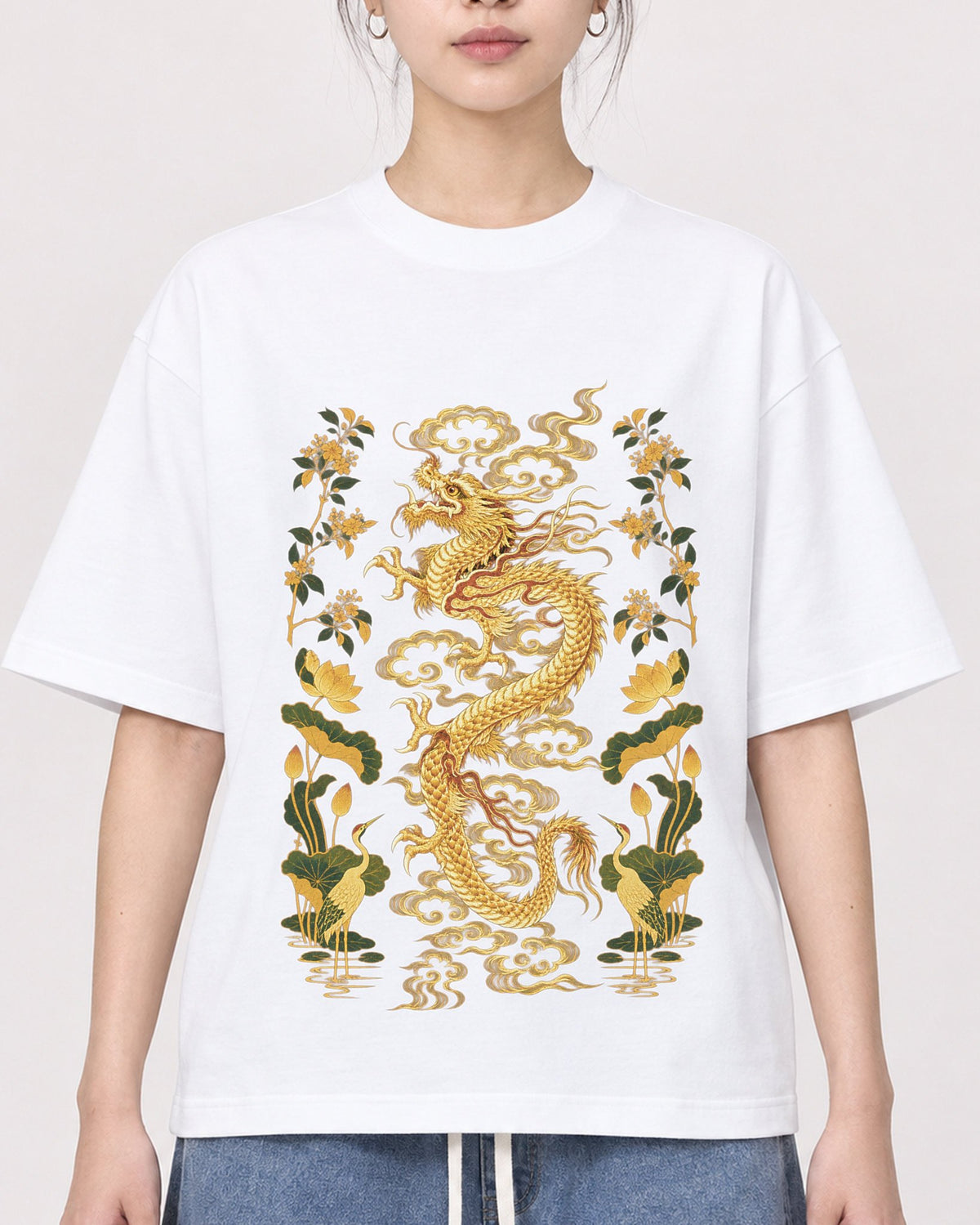 Mockup Boxy Heavyweight Tee White female close-up 41