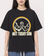 Mockup Boxy Heavyweight Tee Black female close-up 01