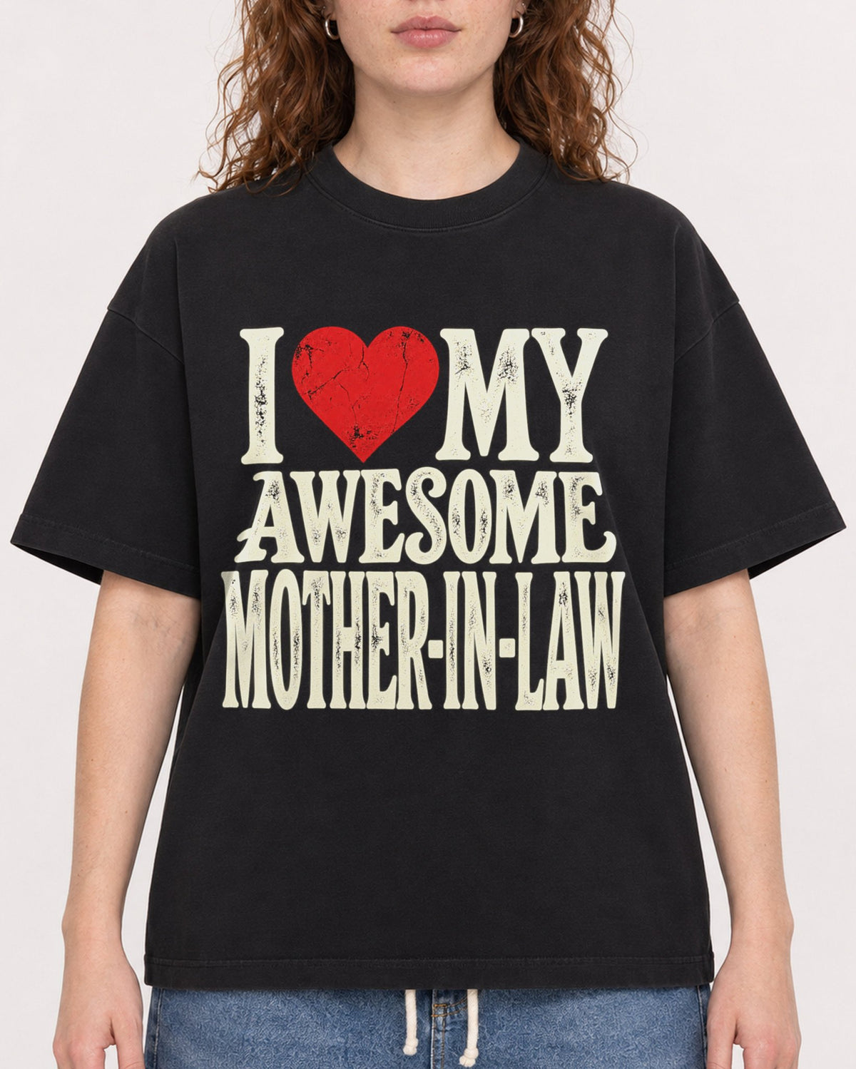 Mockup Boxy Heavyweight Tee Black female close-up 09