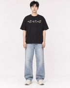 Mockup Boxy Heavyweight Tee Black male full-body 01