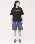 Mockup Boxy Heavyweight Tee Black female full-body 01