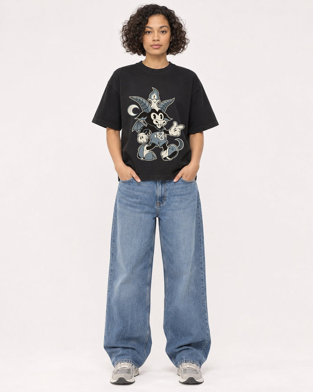 Mockup Boxy Heavyweight Tee Black female full-body 40
