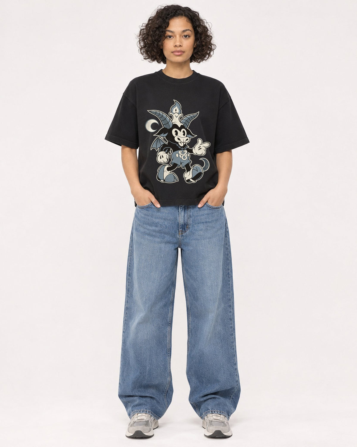 Mockup Boxy Heavyweight Tee Black female full-body 40