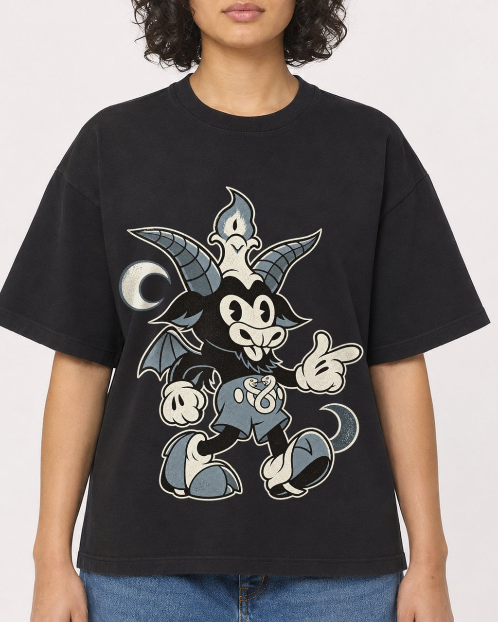 Mockup Boxy Heavyweight Tee Black female close-up 40