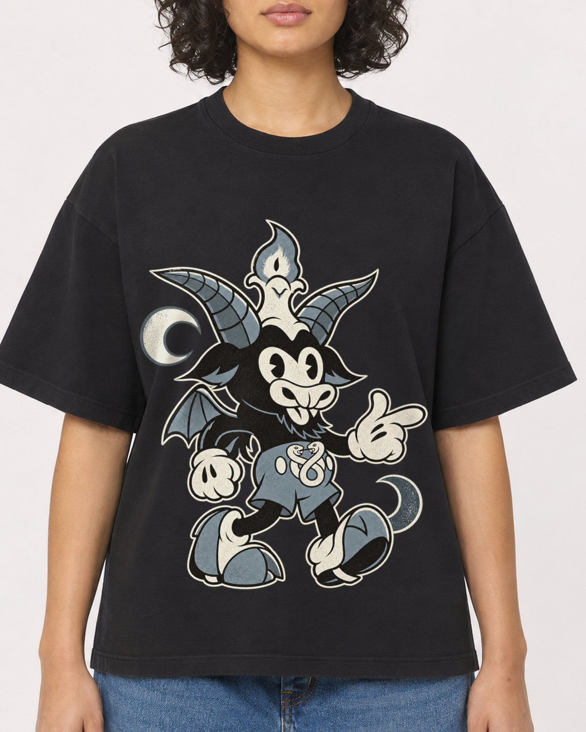 Mockup Boxy Heavyweight Tee Black female close-up 40