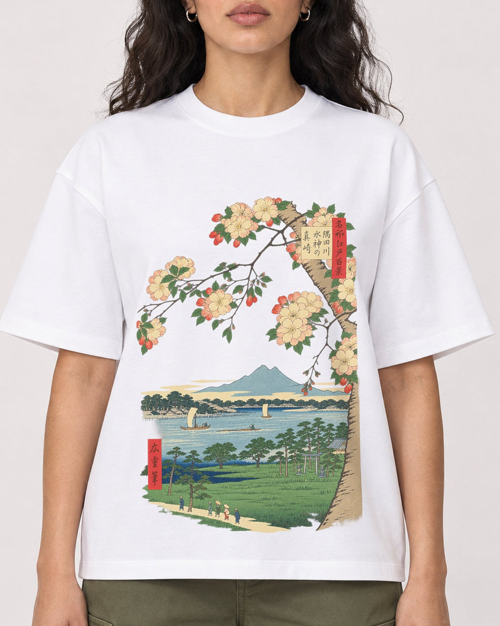 Mockup Boxy Heavyweight Tee White female close-up 07