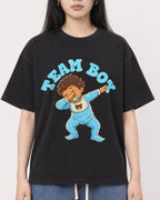 Mockup Boxy Heavyweight Tee Black female close-up 01