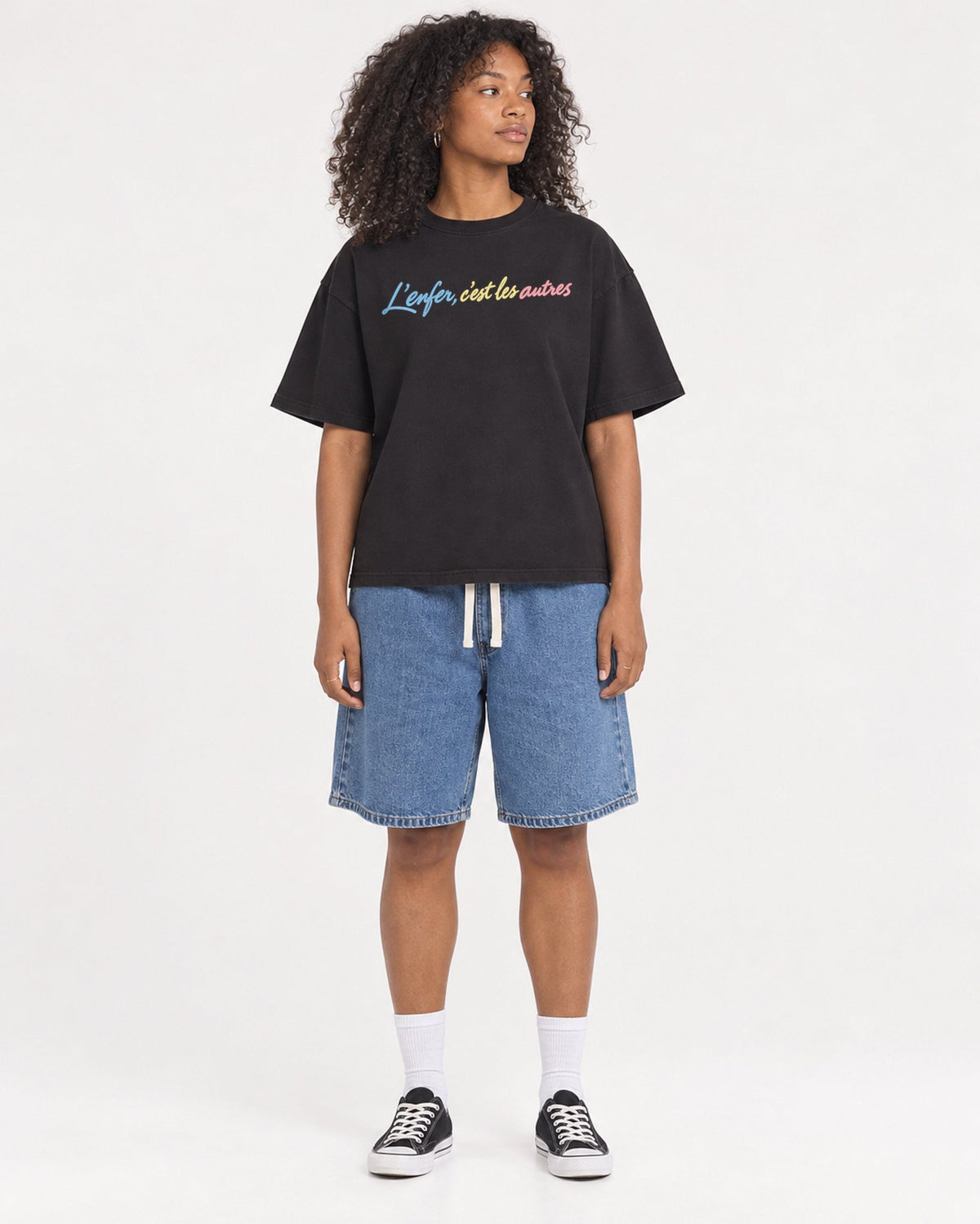 Mockup Boxy Heavyweight Tee Black female full-body 05