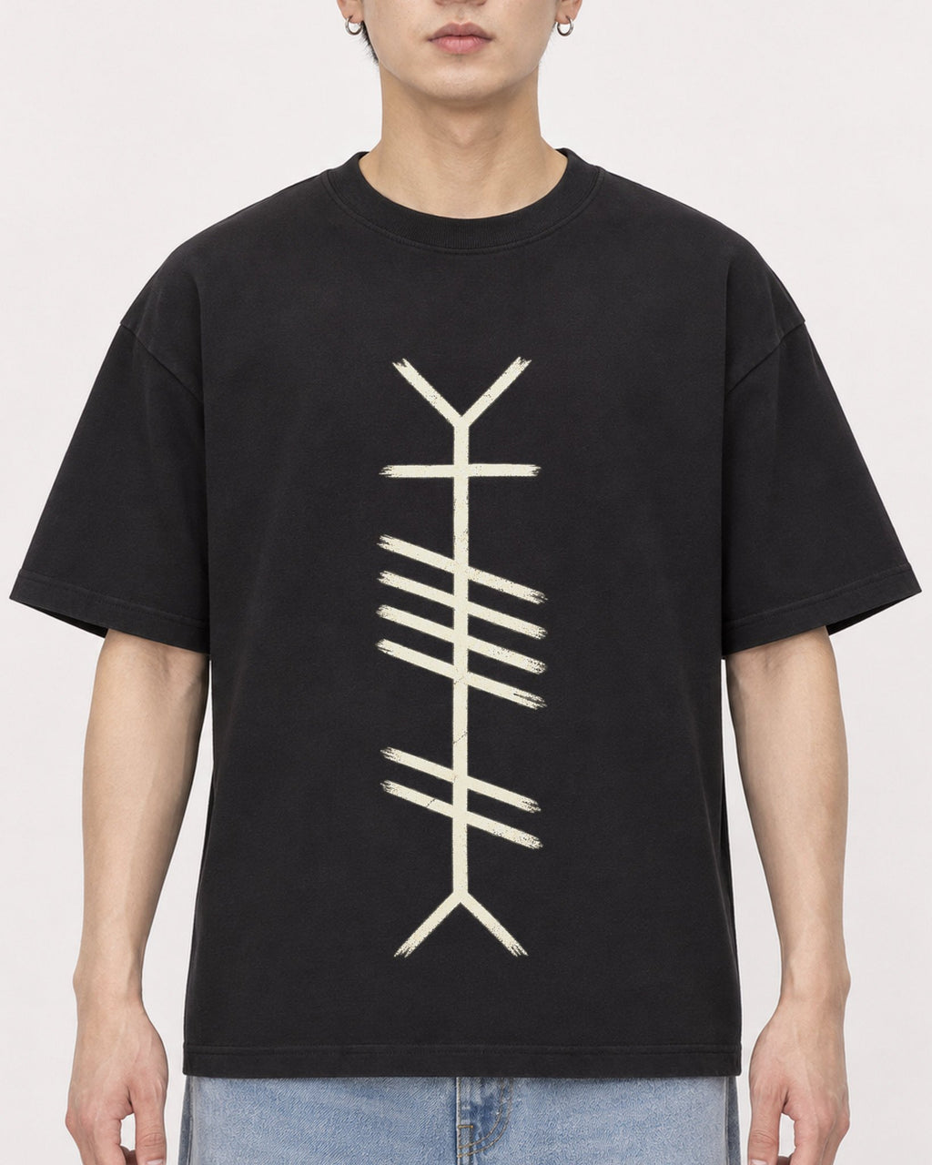 Mockup Boxy Heavyweight Tee Black male close-up 01