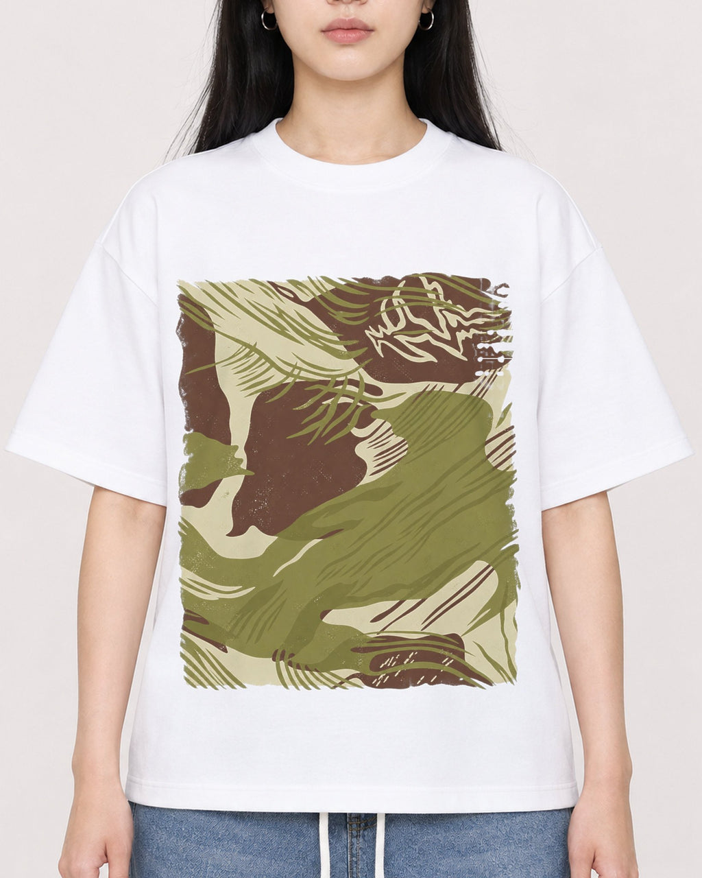 Mockup Boxy Heavyweight Tee White female close-up 01