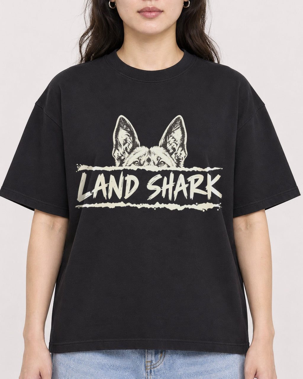 Mockup Boxy Heavyweight Tee Black female close-up 03
