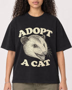 Mockup Boxy Heavyweight Tee Black female close-up 10