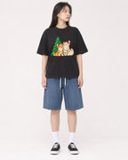 Mockup Boxy Heavyweight Tee Black female full-body 01