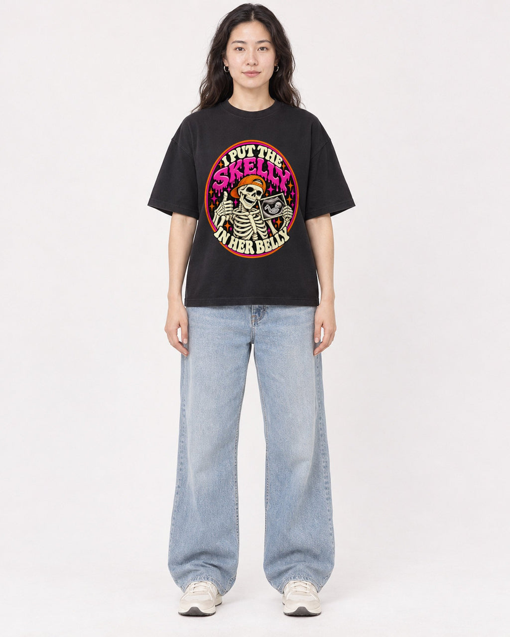 Mockup Boxy Heavyweight Tee Black female full-body 03
