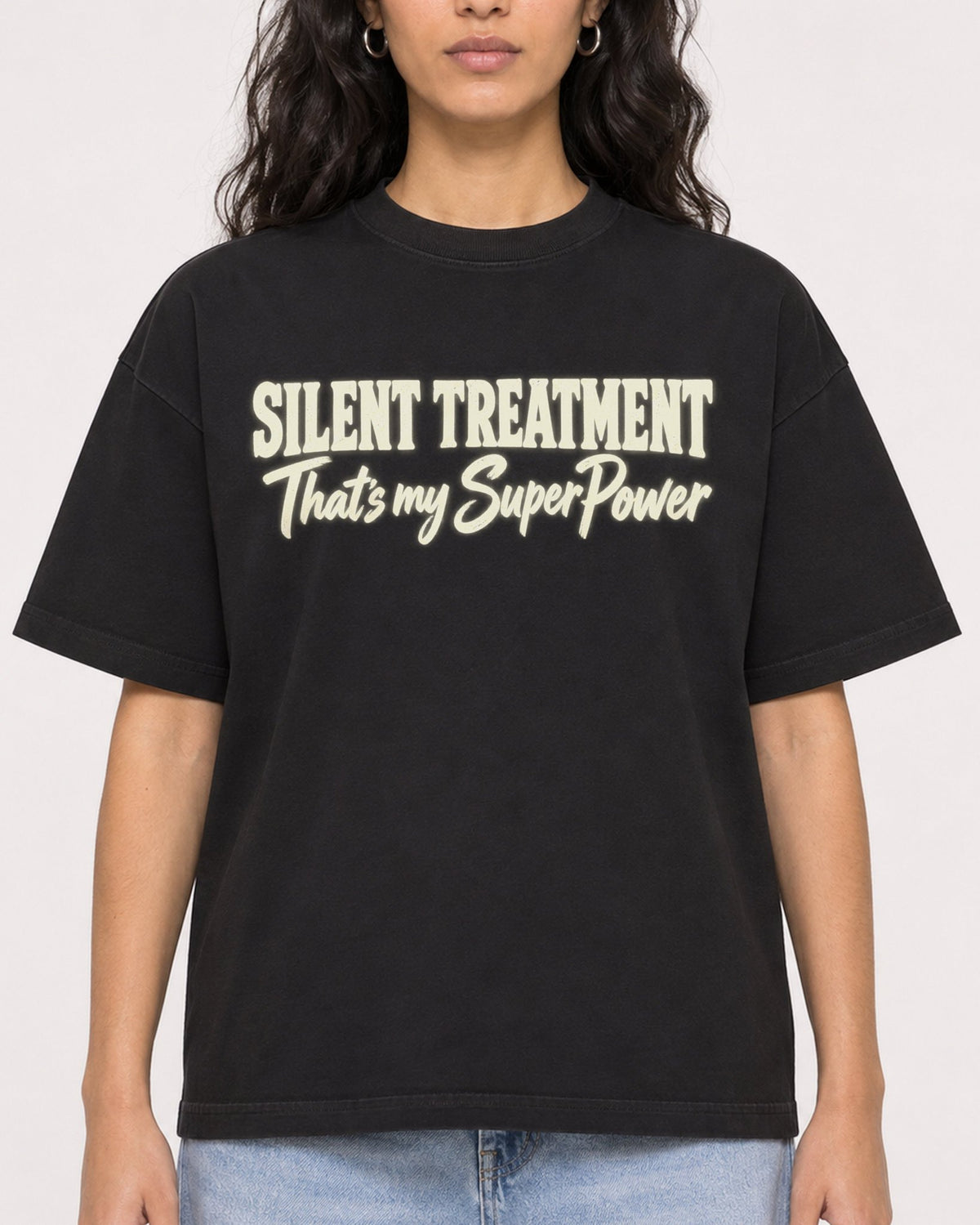 Mockup Boxy Heavyweight Tee Black female close-up 07