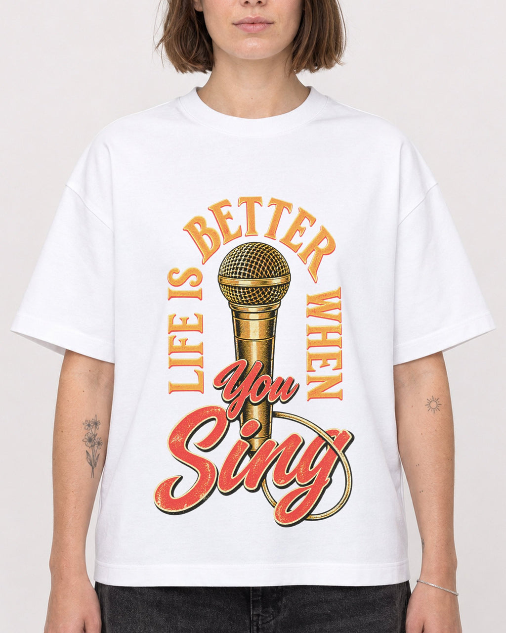 Mockup Boxy Heavyweight Tee White female close-up 18