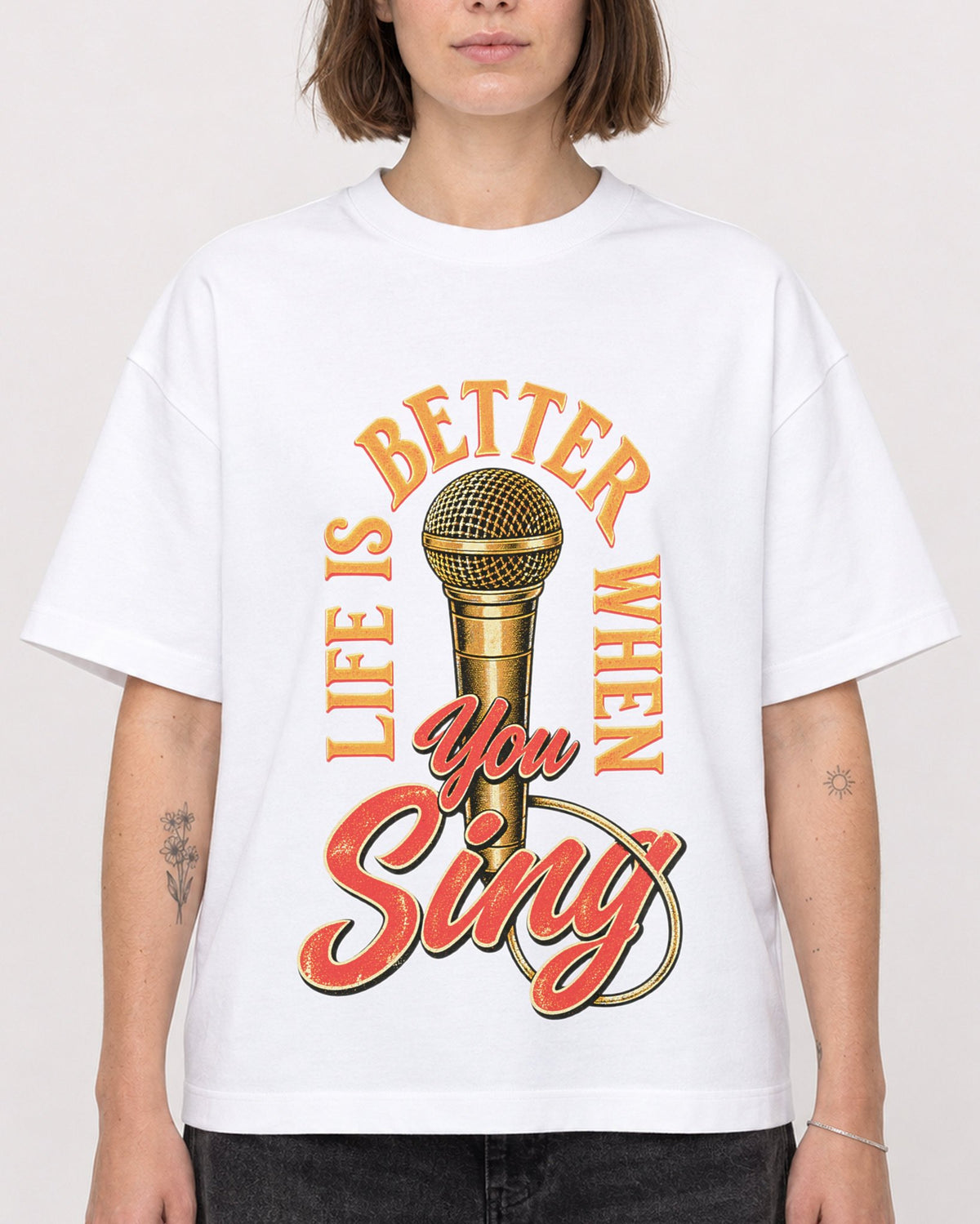 Mockup Boxy Heavyweight Tee White female close-up 18