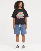 Mockup Boxy Heavyweight Tee Black female full-body 05