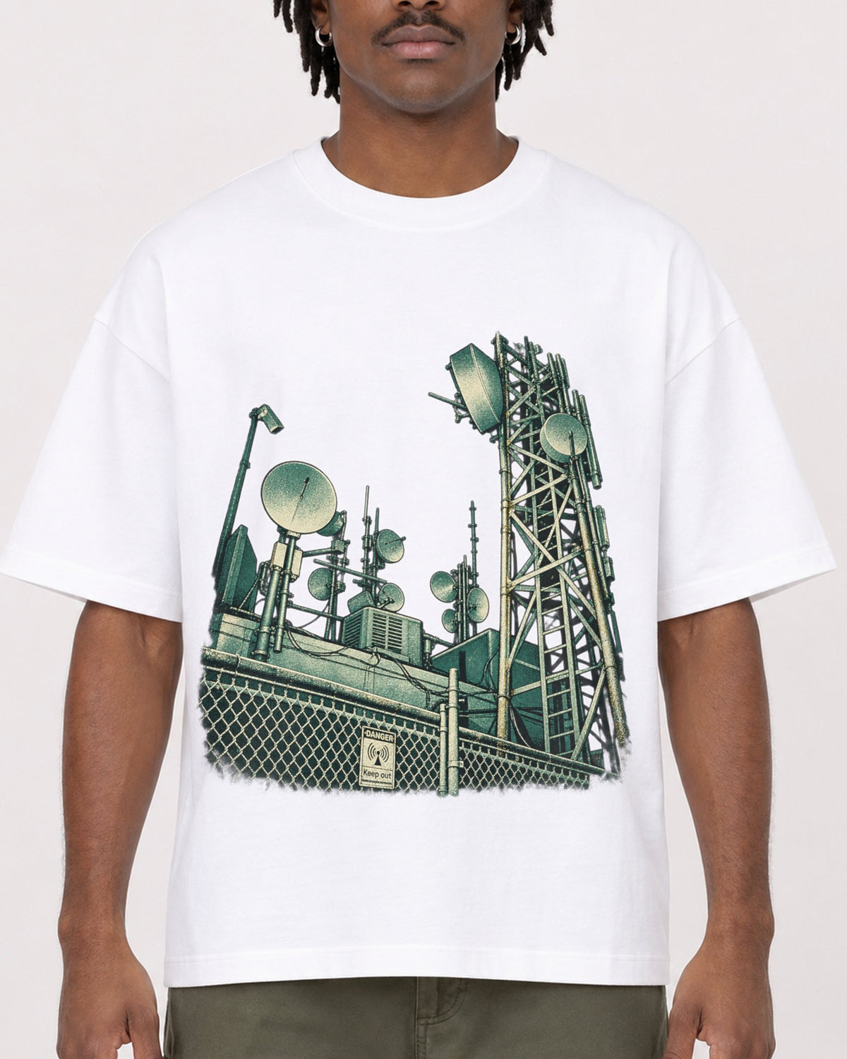 Mockup Boxy Heavyweight Tee White male close-up 04