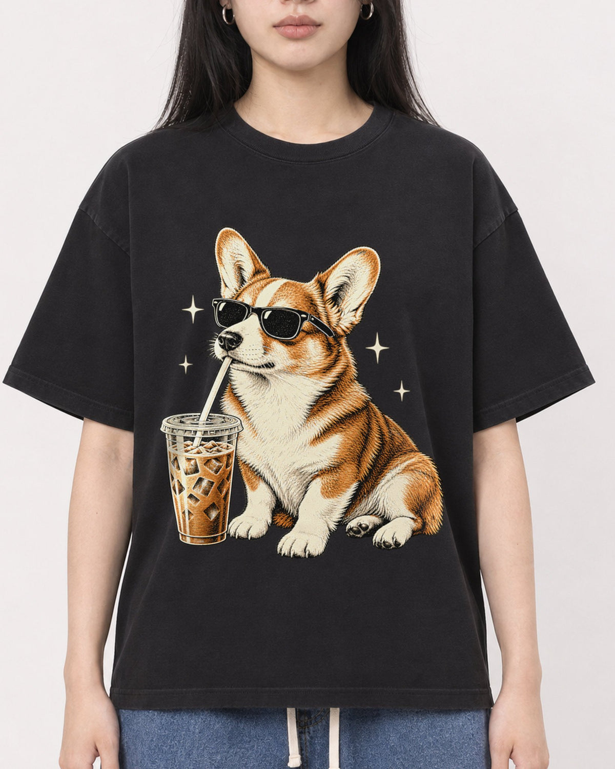 Mockup Boxy Heavyweight Tee Black female close-up 01