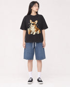 Mockup Boxy Heavyweight Tee Black female full-body 01