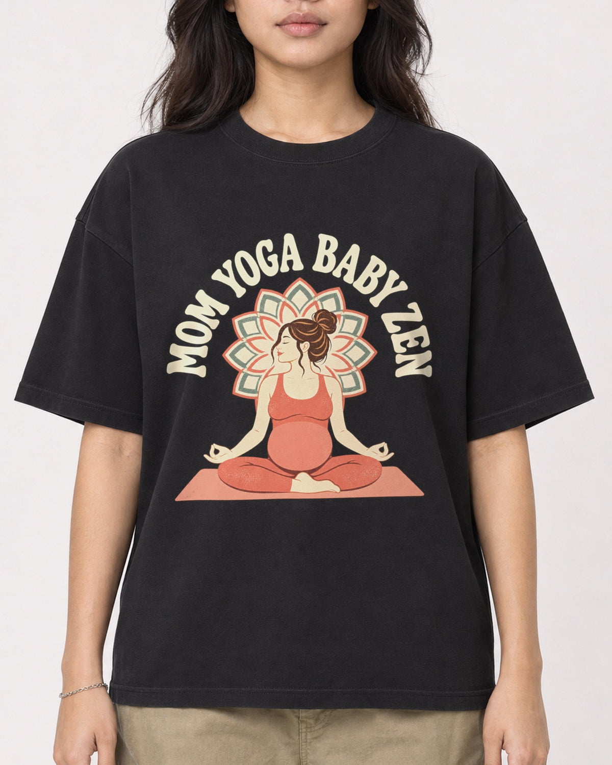 Mockup Boxy Heavyweight Tee Black female close-up 02