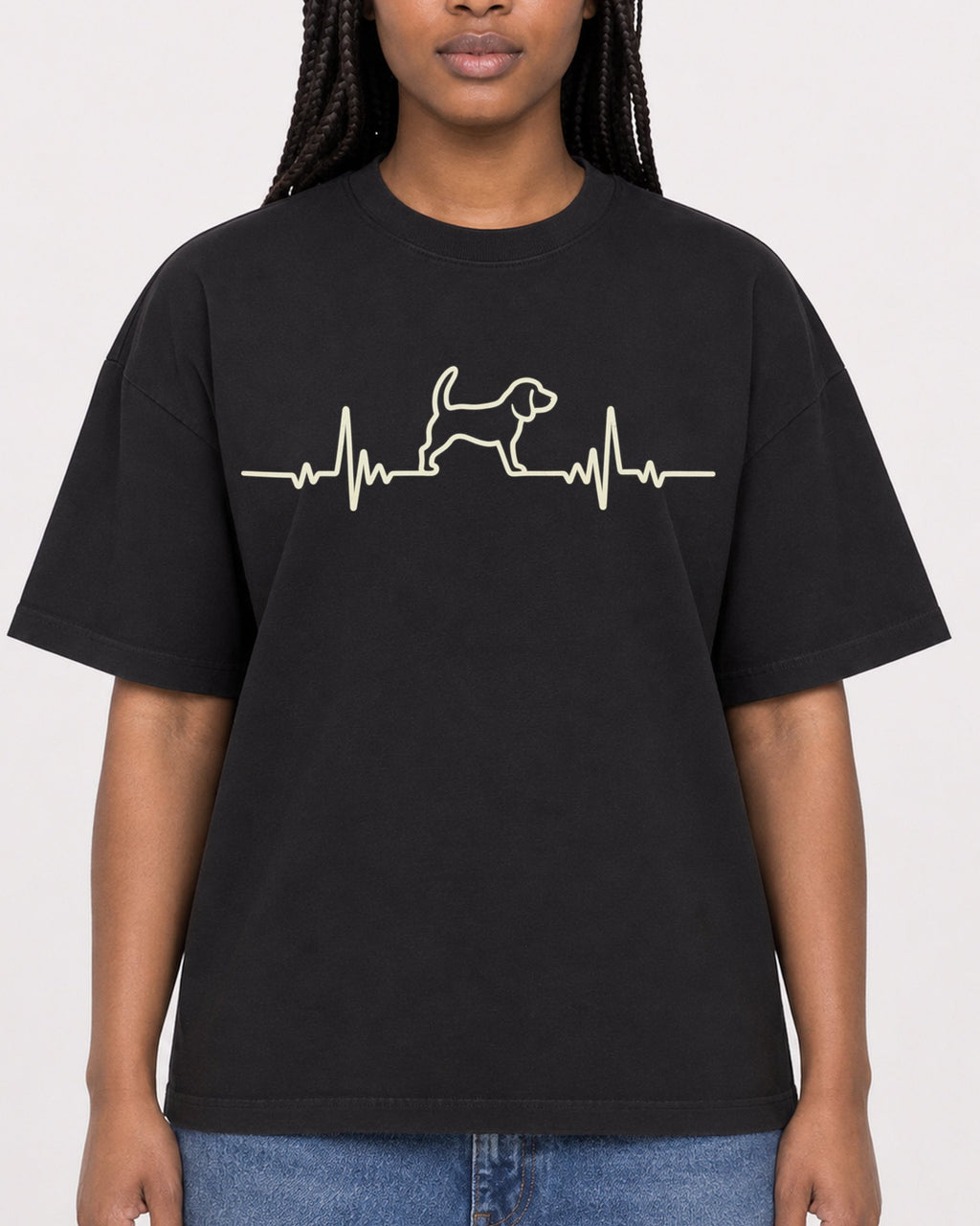 Mockup Boxy Heavyweight Tee Black female close-up 04