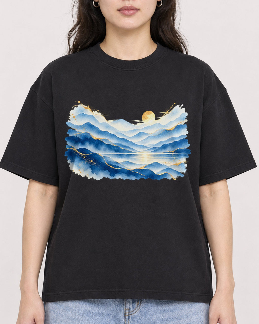 Mockup Boxy Heavyweight Tee Black female close-up 03