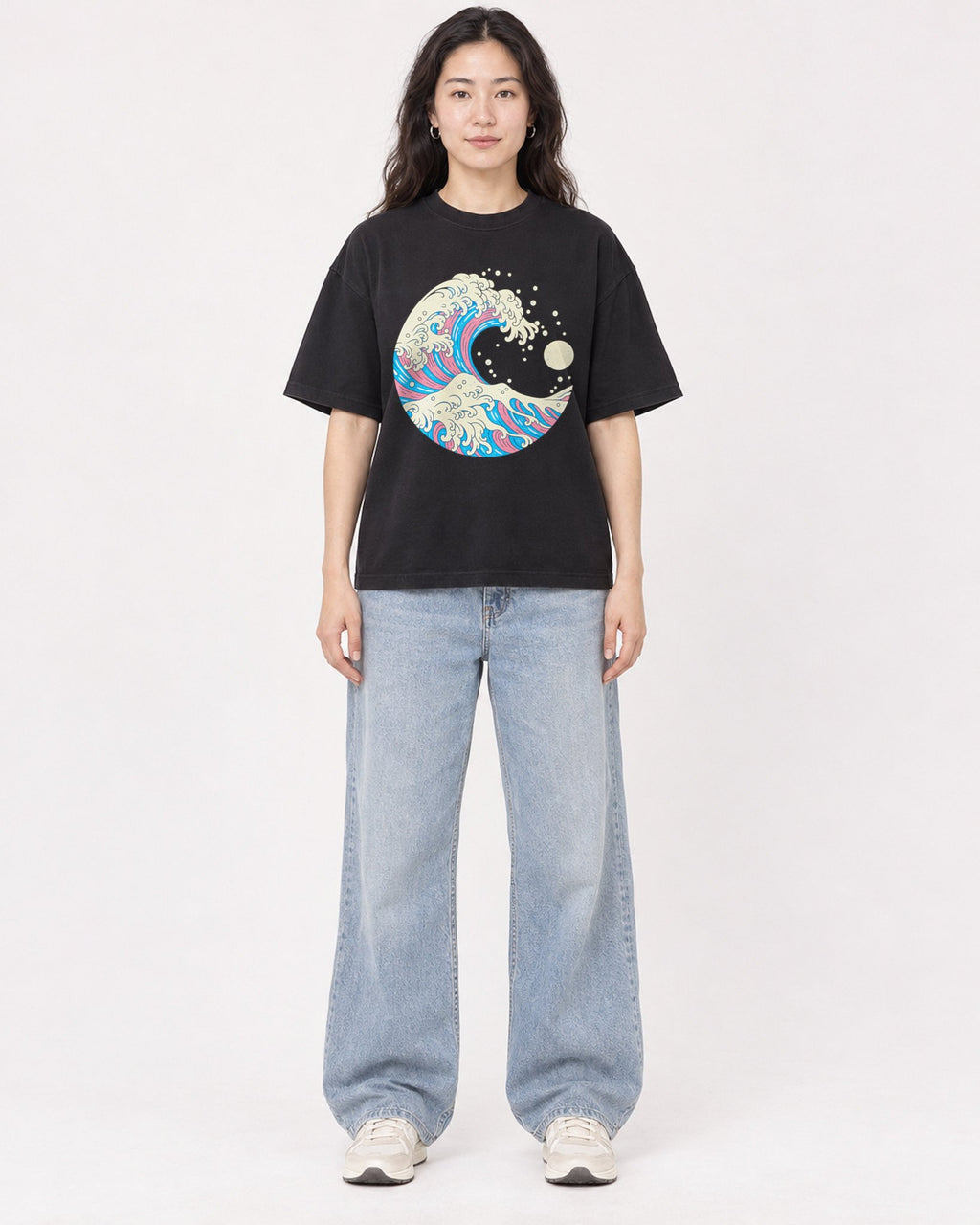 Mockup Boxy Heavyweight Tee Black female full-body 03
