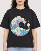 Mockup Boxy Heavyweight Tee Black female close-up 03