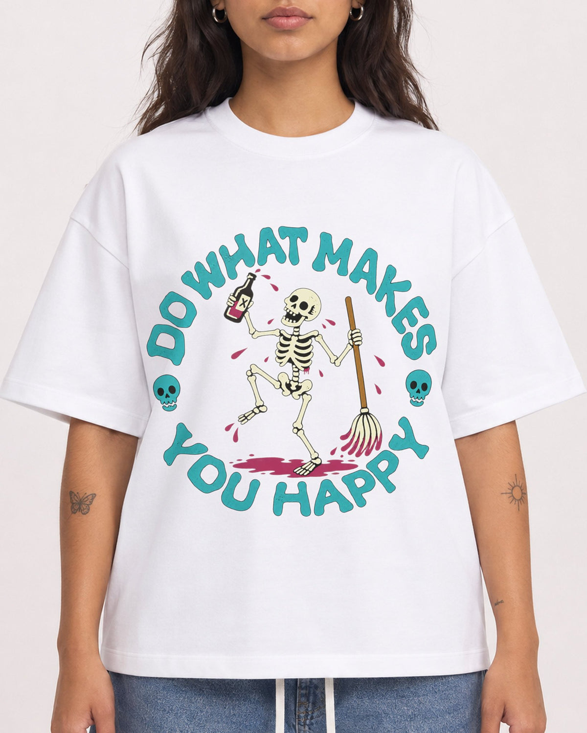 Mockup Boxy Heavyweight Tee White female close-up 06