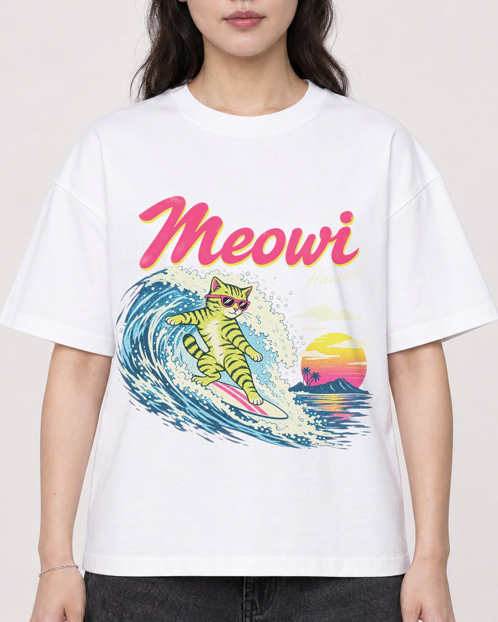 Mockup Boxy Heavyweight Tee White female close-up 03
