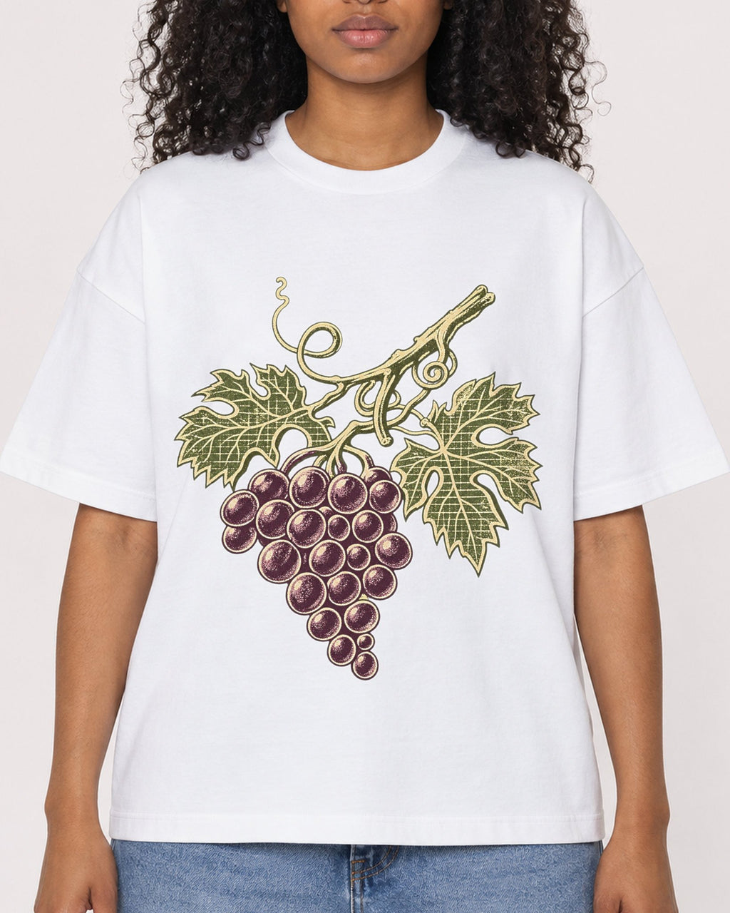 Mockup Boxy Heavyweight Tee White female close-up 05
